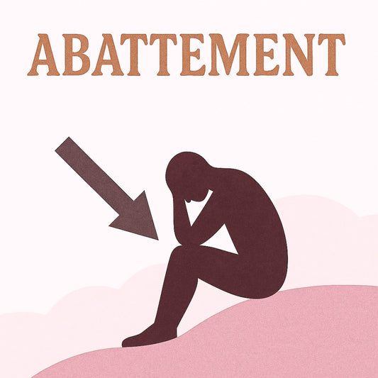 Illustration minimaliste du mot abattement, montrant une silhouette assise tête baissée sur une colline ocre, accompagnée d’une flèche descendante, dans une palette inspirée de Hokee Minéraux, symbolisant l’épuisement émotionnel.