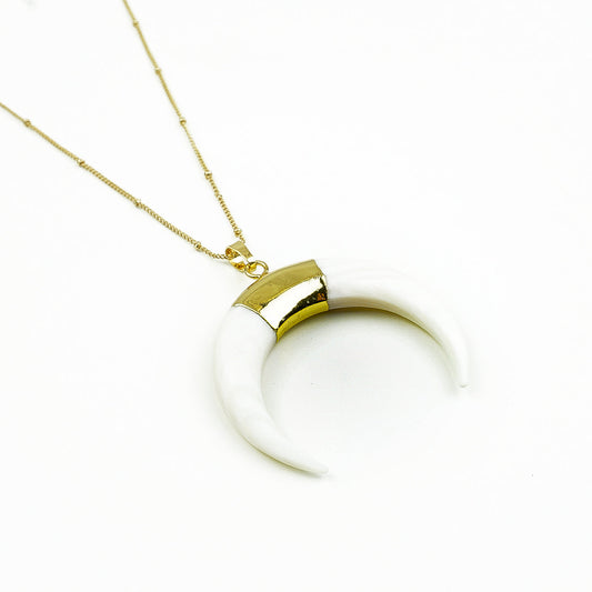 Collier AMAYA avec pendentif en nacre naturelle et finition gold