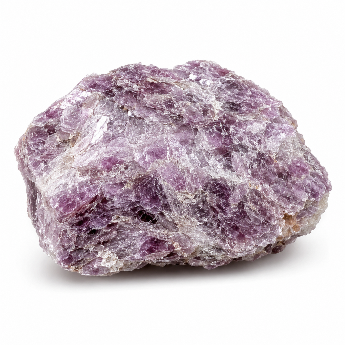 Lépidolite brute naturelle violette sur fond blanc – guide HOKEE