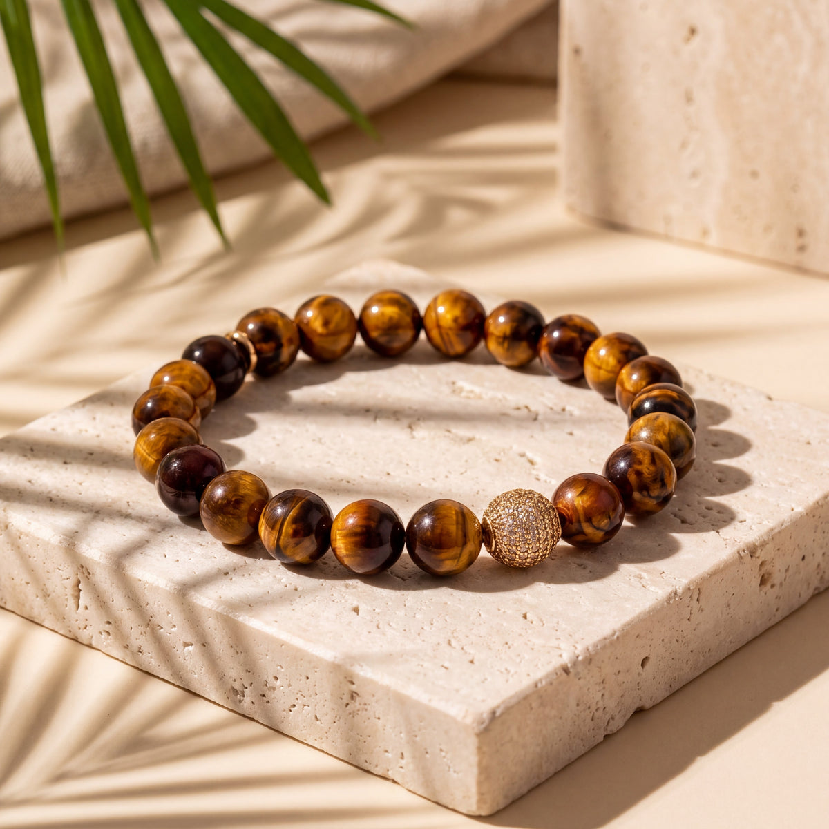 Bracelet CANOPÉE œil de tigre 8 mm sur travertin, boule strass gold – HOKEE