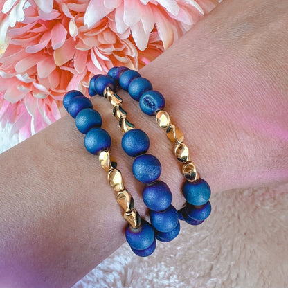 Bracelet ISIS Bleu présenté au poignet