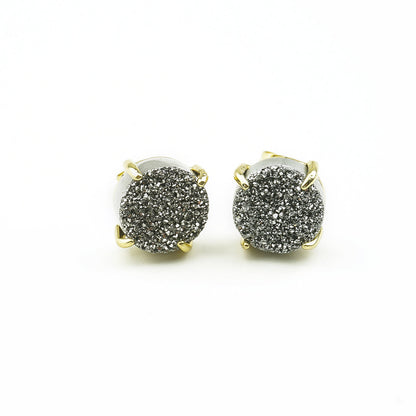 Boucles d’oreilles ALICE Gris en druzes d’agate et finition dorée – Hokee Minéraux