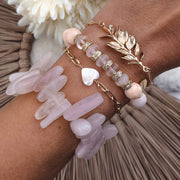 Bracelet ASHLEY en quartz rose porté au poignet