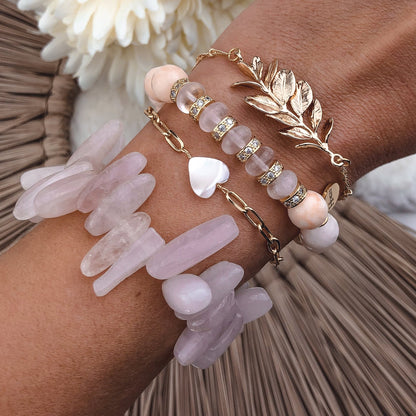 Bracelet ASHLEY en quartz rose porté au poignet