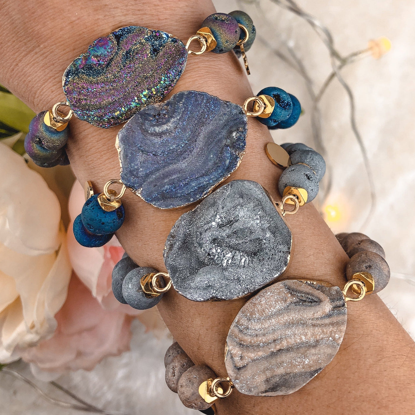 Bracelet JOSIE Beige en agate porté au poignet
