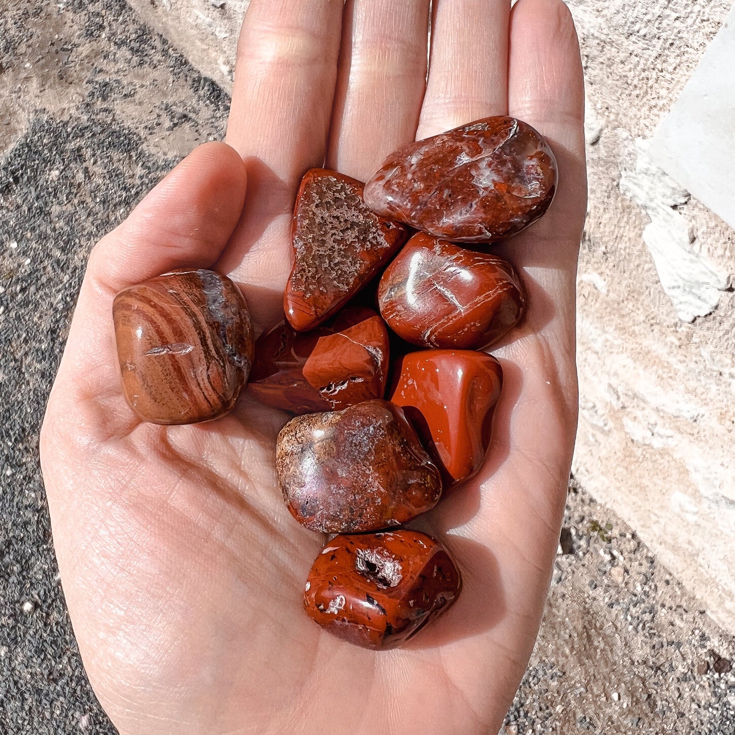 Pierre de jaspe rouge roulée Hokee Minéraux